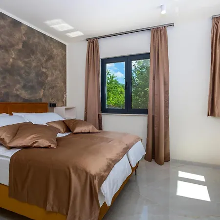 Beautiful Home In Opric With Wifi بيت للعطل
