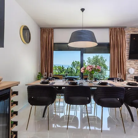 Beautiful Home In Opric With Wifi بيت للعطل